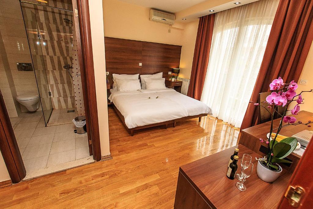 Hotel M Podgorica Rom bilde